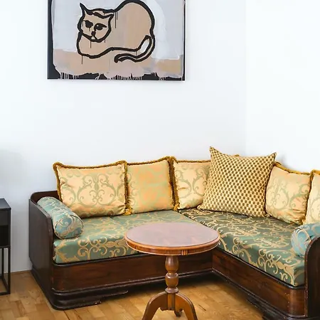 Apartment Kafka 4br+2bath Old Town Prague
