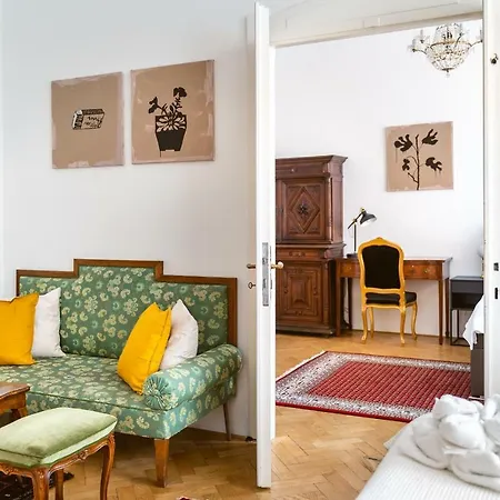 Apartment Kafka 4br+2bath Old Town *