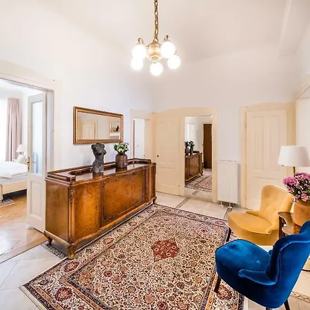 Kafka 4br+2bath Old Town Apartment Prague