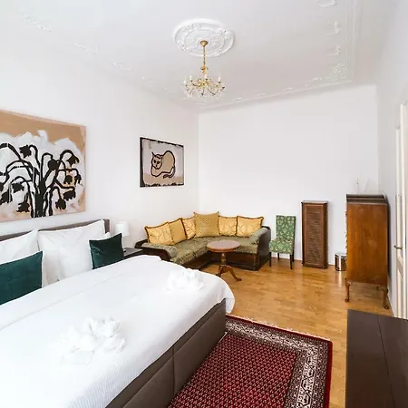 Kafka 4br+2bath Old Town *