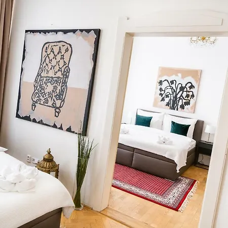 Kafka 4br+2bath Old Town Apartment Prague
