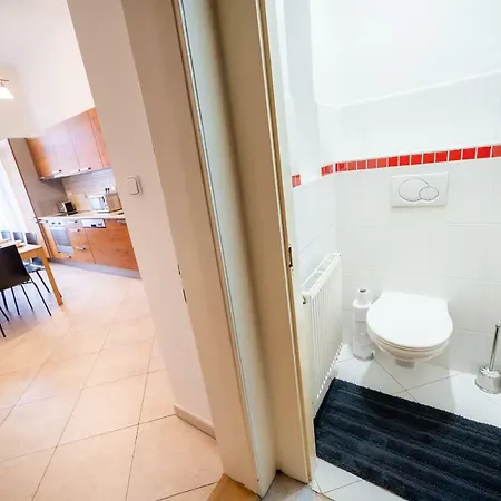 Kafka 4br+2bath Old Town Apartment *