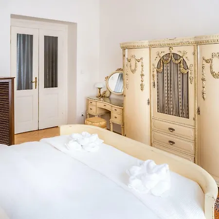 Kafka 4br+2bath Old Town アパート *