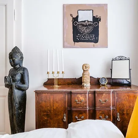 Kafka 4br+2bath Old Town Apartament