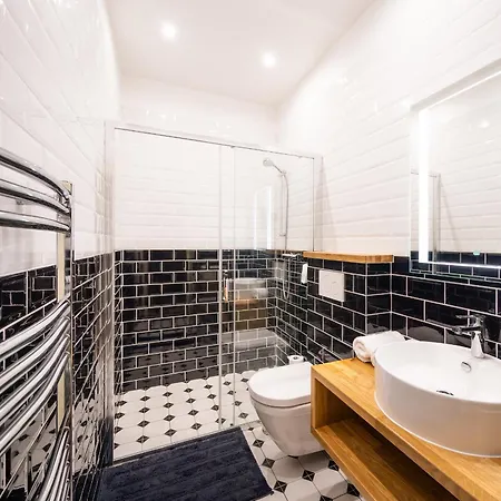 Kafka 4br+2bath Old Town Apartament