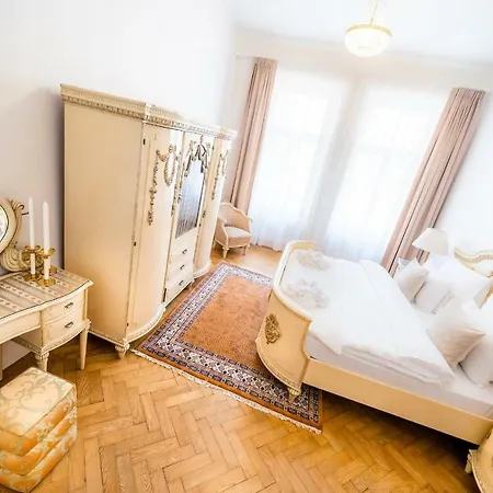Kafka 4br+2bath Old Town * Praga