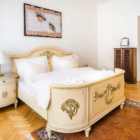 Apartament Kafka 4br+2bath Old Town *